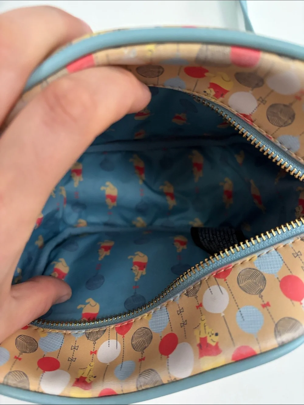Loungefly Disney‎ Beige Winnie the Pooh Balloon Crossbody Bag with Blue Trim